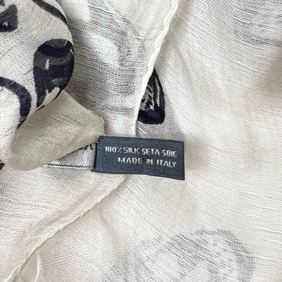 Alexander McQueen Skull Silk Scarf - Picture 5 of 5